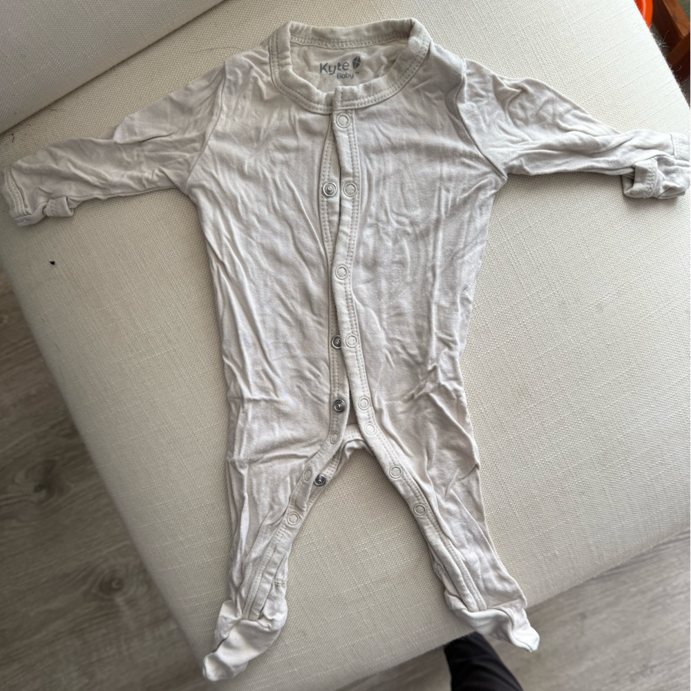 Kyte BABY Cream Snap Footie